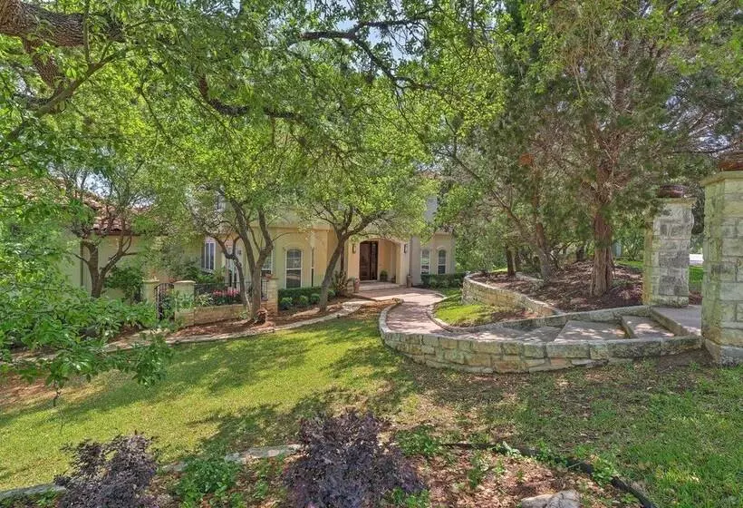 Chic Villa W/ Infinity Pool: 10 Mi To Downtown!