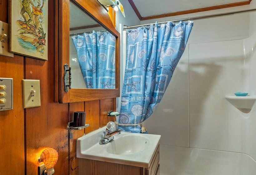 Cozy Cottage On Caroga Lake W/ Waterfront Fire Pit