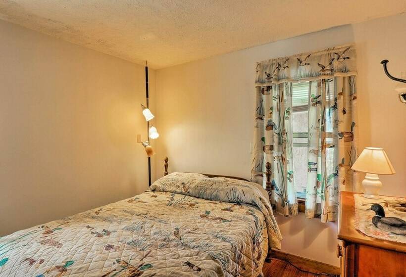 Cozy Cottage On Caroga Lake W/ Waterfront Fire Pit