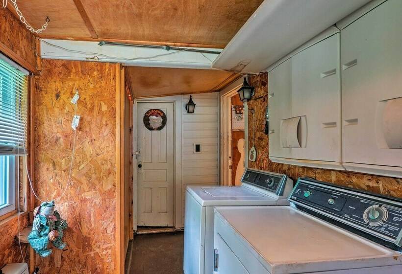 Cozy Cottage On Caroga Lake W/ Waterfront Fire Pit