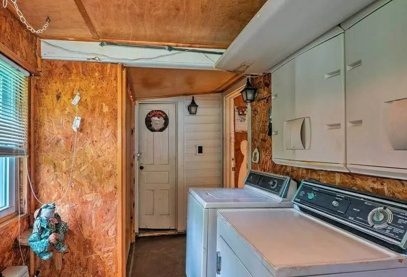 Cozy Cottage On Caroga Lake W/ Waterfront Fire Pit