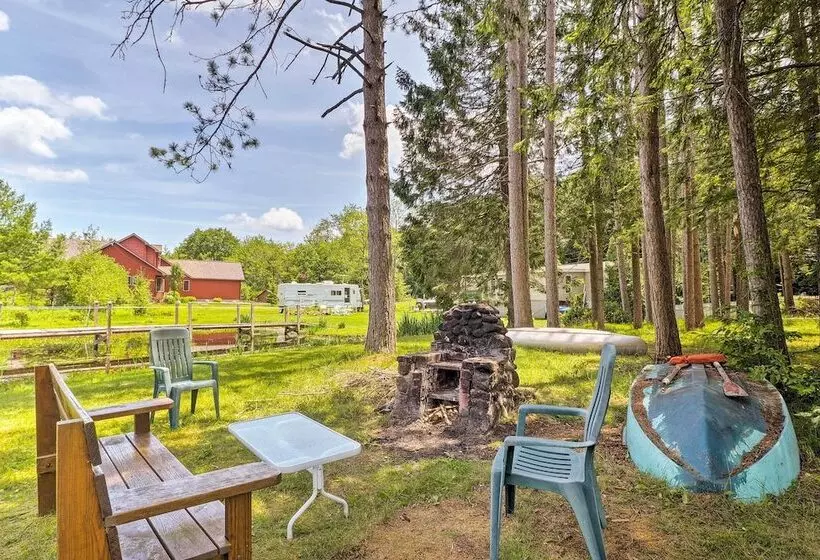 Cozy Cottage On Caroga Lake W/ Waterfront Fire Pit