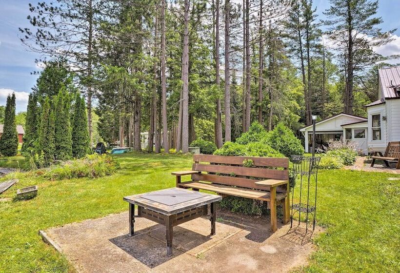 Cozy Cottage On Caroga Lake W/ Waterfront Fire Pit