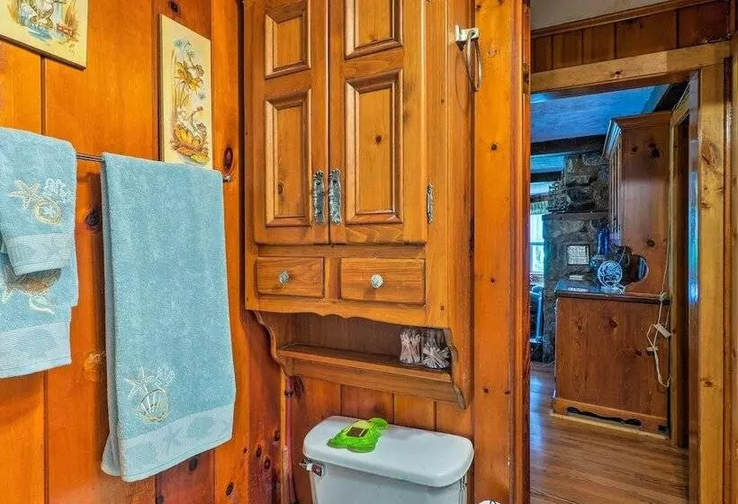 Cozy Cottage On Caroga Lake W/ Waterfront Fire Pit