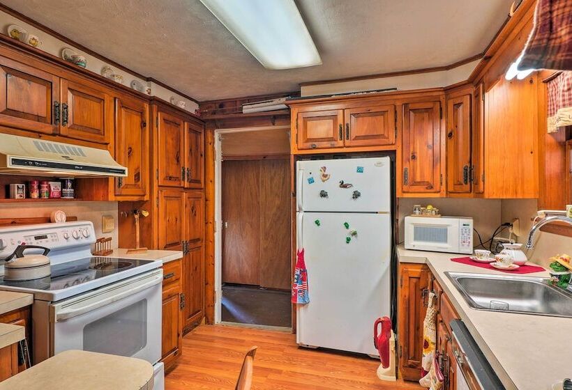 Cozy Cottage On Caroga Lake W/ Waterfront Fire Pit