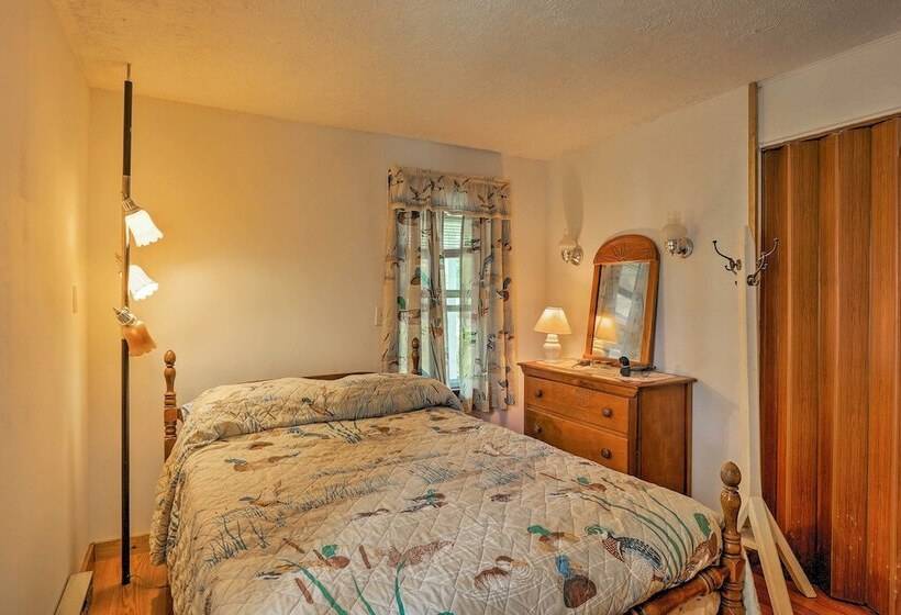 Cozy Cottage On Caroga Lake W/ Waterfront Fire Pit