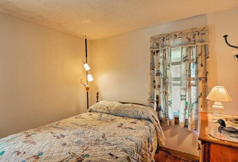 Cozy Cottage On Caroga Lake W/ Waterfront Fire Pit