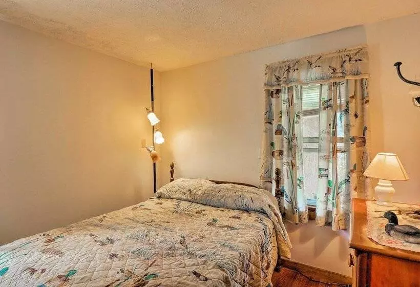 Cozy Cottage On Caroga Lake W/ Waterfront Fire Pit