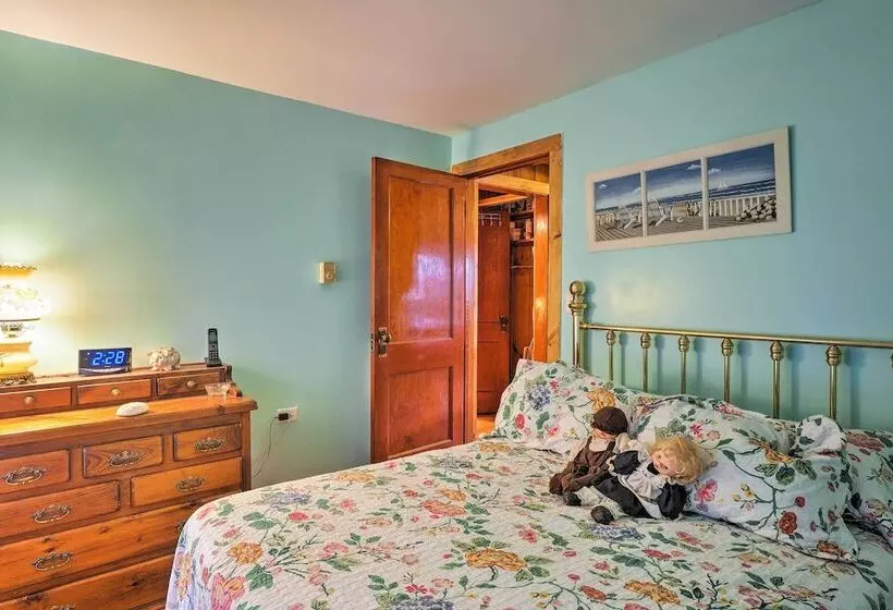 Cozy Cottage On Caroga Lake W/ Waterfront Fire Pit