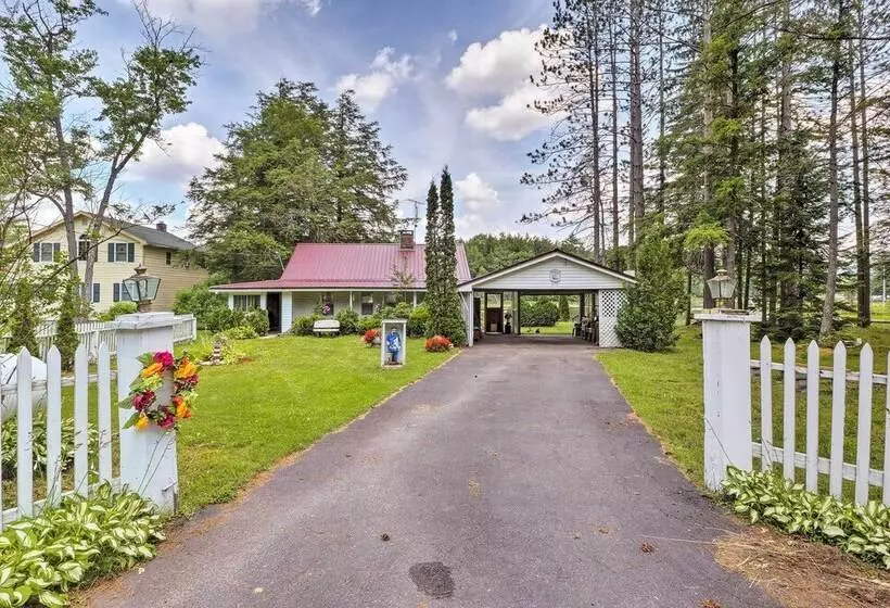 Cozy Cottage On Caroga Lake W/ Waterfront Fire Pit