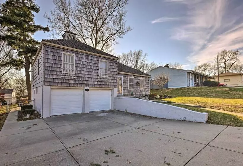 Cozy Kansas City Home W/ Yard   9 Mi To Dtwn!