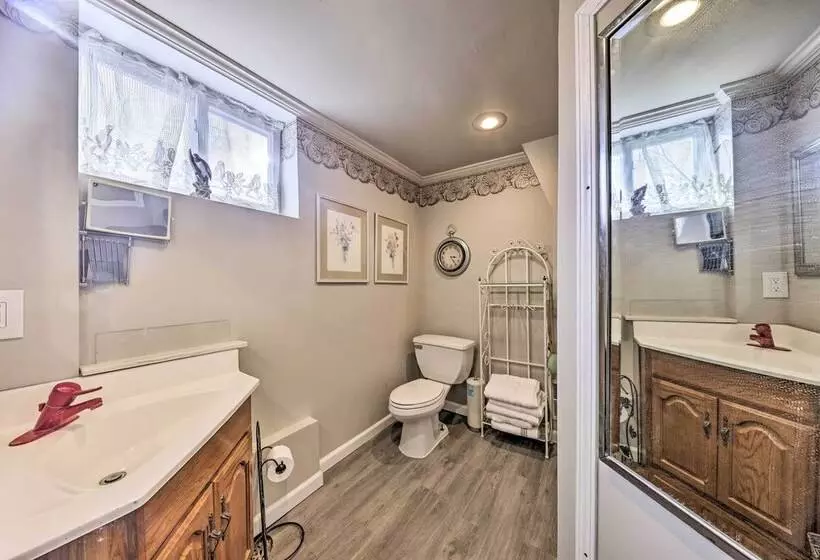 Cozy Kansas City Home W/ Yard   9 Mi To Dtwn!