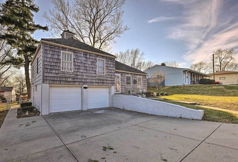 Cozy Kansas City Home W/ Yard 9 Mi To Dtwn!