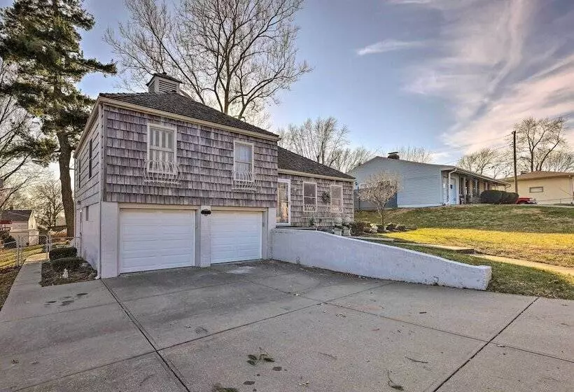Cozy Kansas City Home W/ Yard   9 Mi To Dtwn!