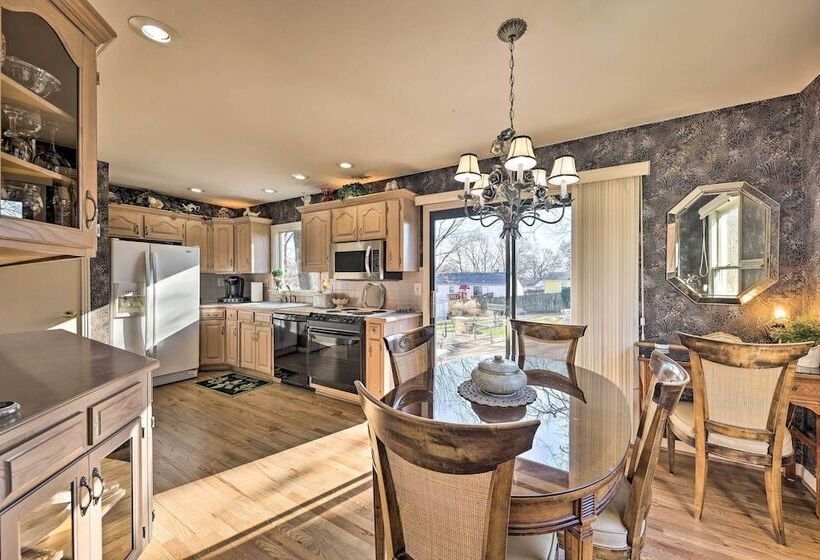 Cozy Kansas City Home W/ Yard 9 Mi To Dtwn!