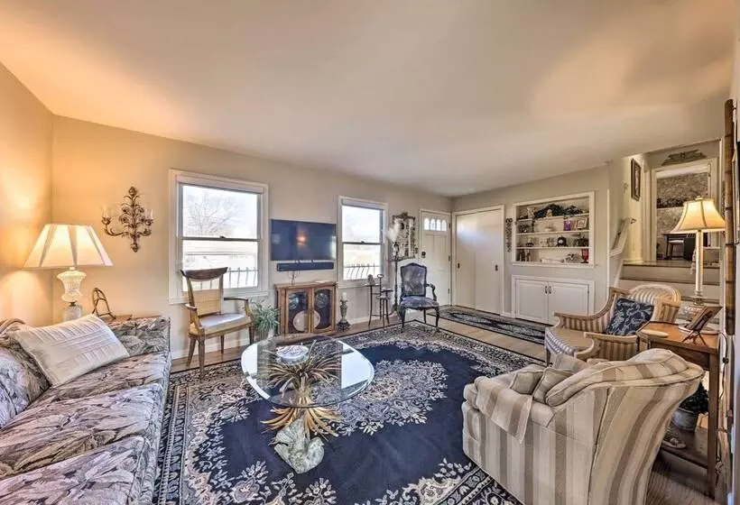 Cozy Kansas City Home W/ Yard   9 Mi To Dtwn!