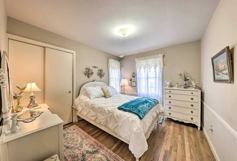 Cozy Kansas City Home W/ Yard 9 Mi To Dtwn!