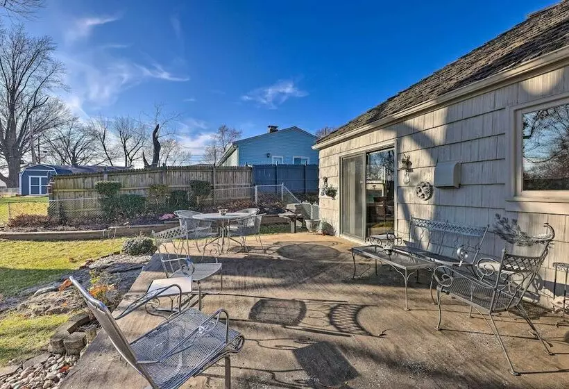 Cozy Kansas City Home W/ Yard   9 Mi To Dtwn!