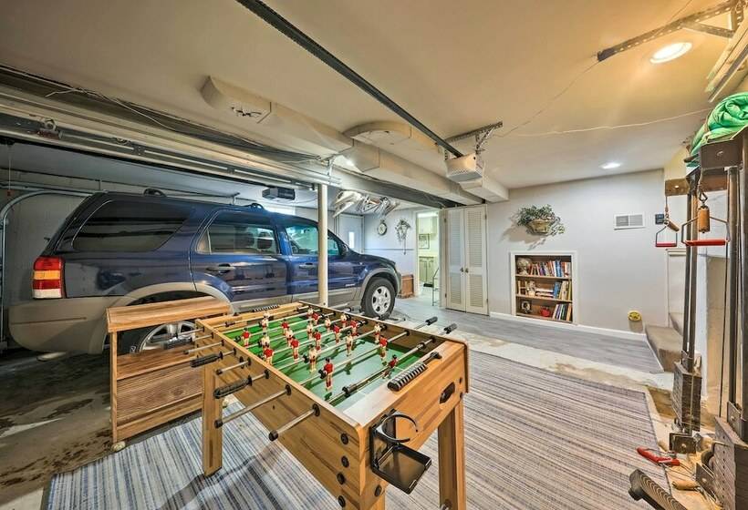 Cozy Kansas City Home W/ Yard 9 Mi To Dtwn!