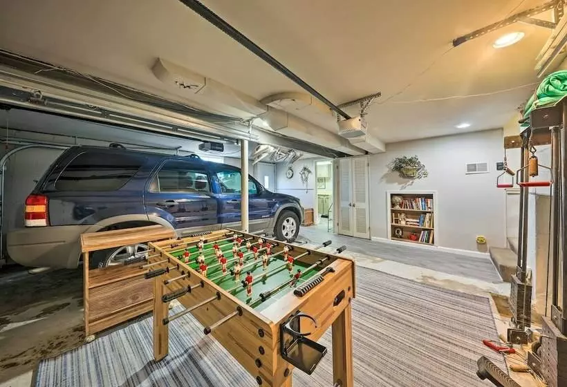 Cozy Kansas City Home W/ Yard   9 Mi To Dtwn!