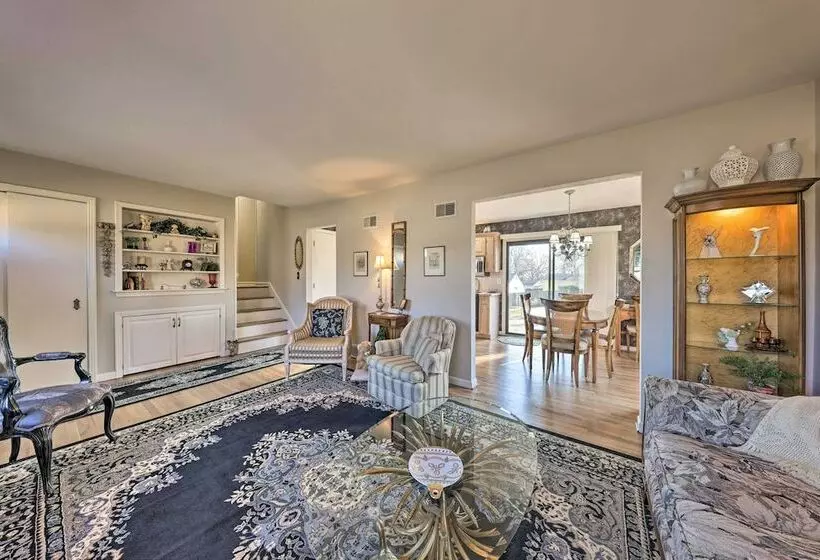 Cozy Kansas City Home W/ Yard   9 Mi To Dtwn!