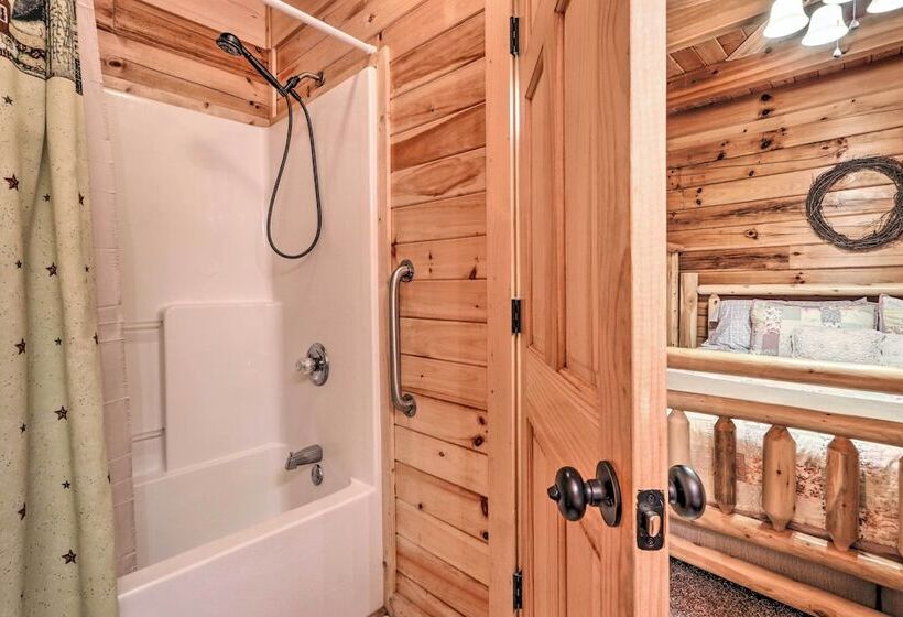 Lake Douglas Cabin W/ Community Boat Launch!