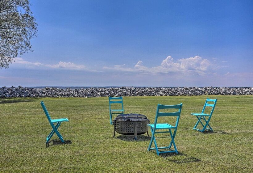 Cozy Waterfront Home On The Bay Of Green Bay!