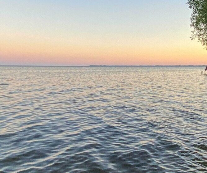 Cozy Waterfront Home On The Bay Of Green Bay!