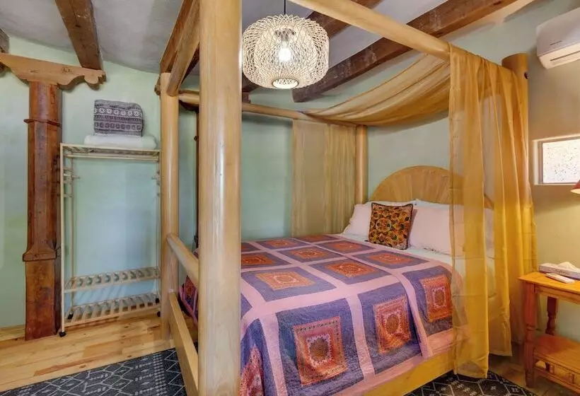 Santa Cruz Home W/ Mountain Views!