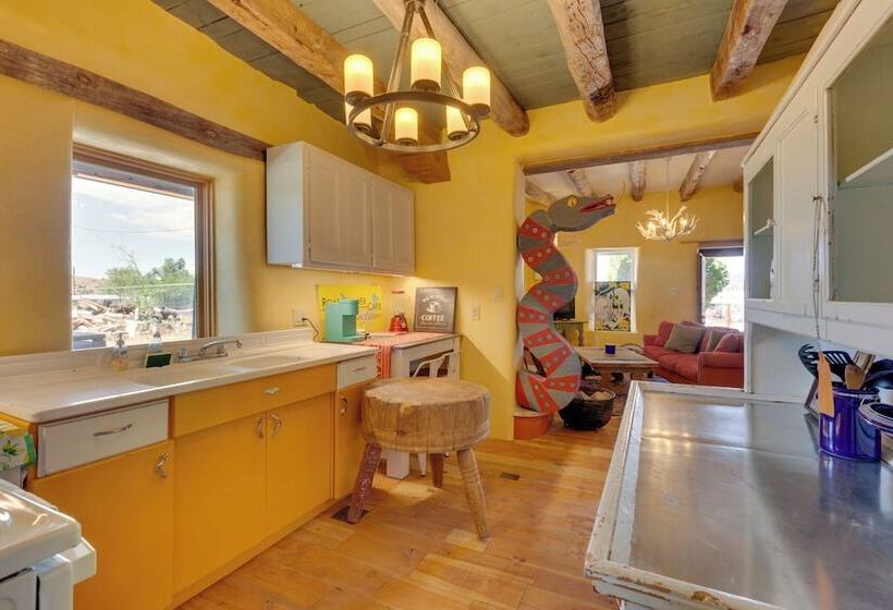 Santa Cruz Home W/ Mountain Views!