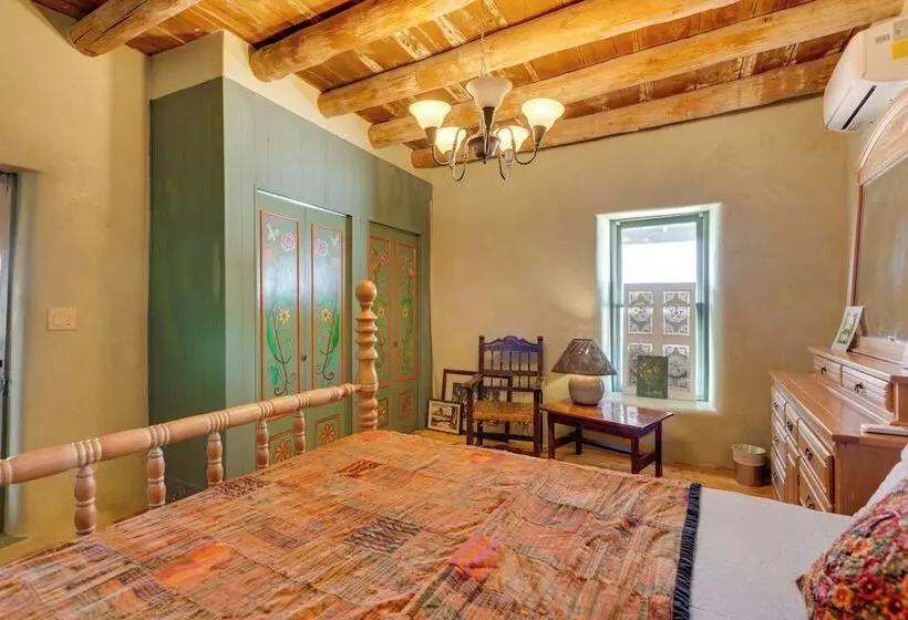 Santa Cruz Home W/ Mountain Views!