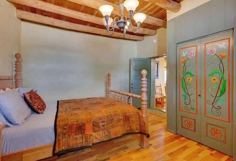 Santa Cruz Home W/ Mountain Views!