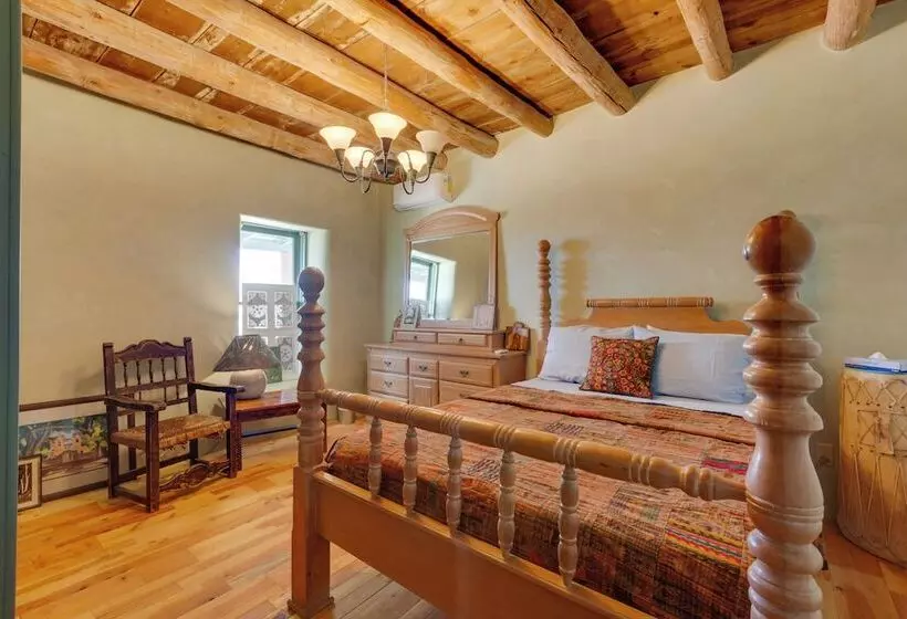 Santa Cruz Home W/ Mountain Views!