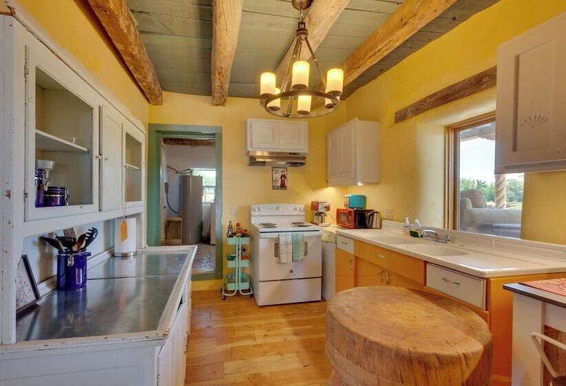 Santa Cruz Home W/ Mountain Views!