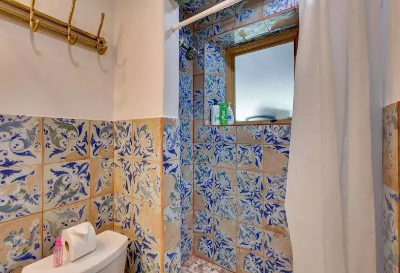 Santa Cruz Home W/ Mountain Views!