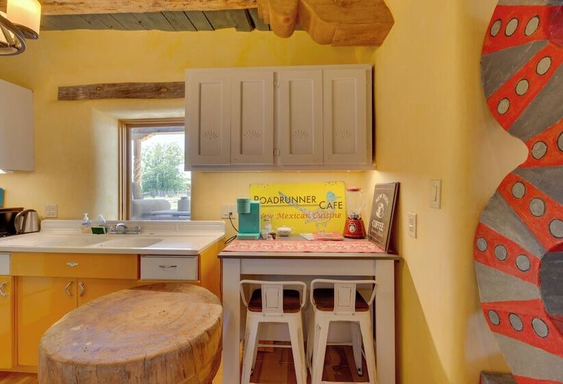 Santa Cruz Home W/ Mountain Views!