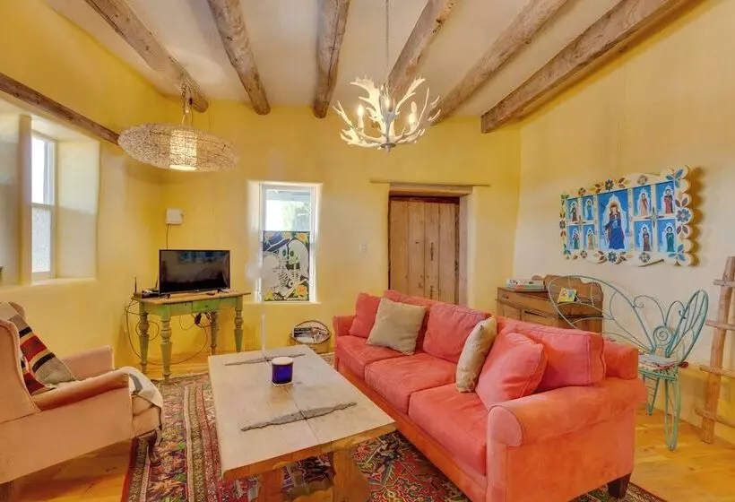 Santa Cruz Home W/ Mountain Views!