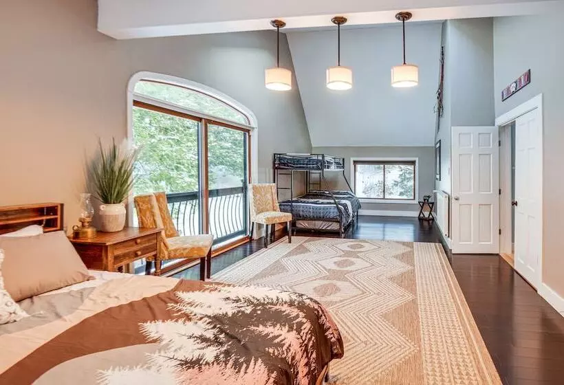 White Mountain Escape W/ Separate In Law Suite!