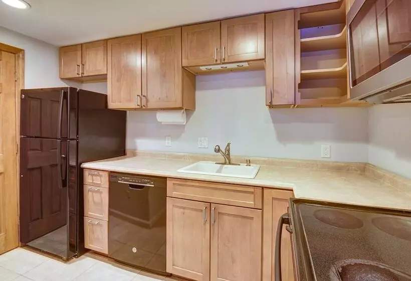 White Mountain Escape W/ Separate In Law Suite!