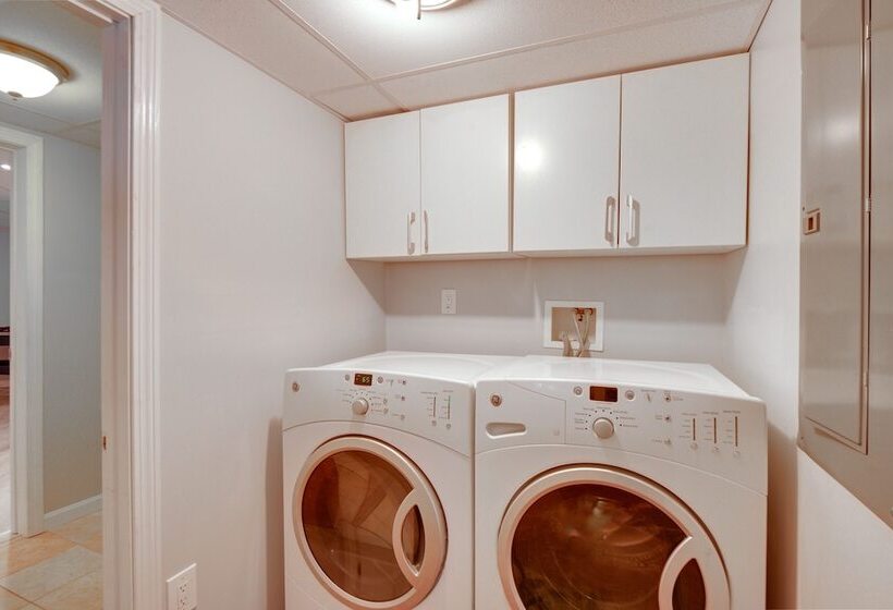 White Mountain Escape W/ Separate In Law Suite!