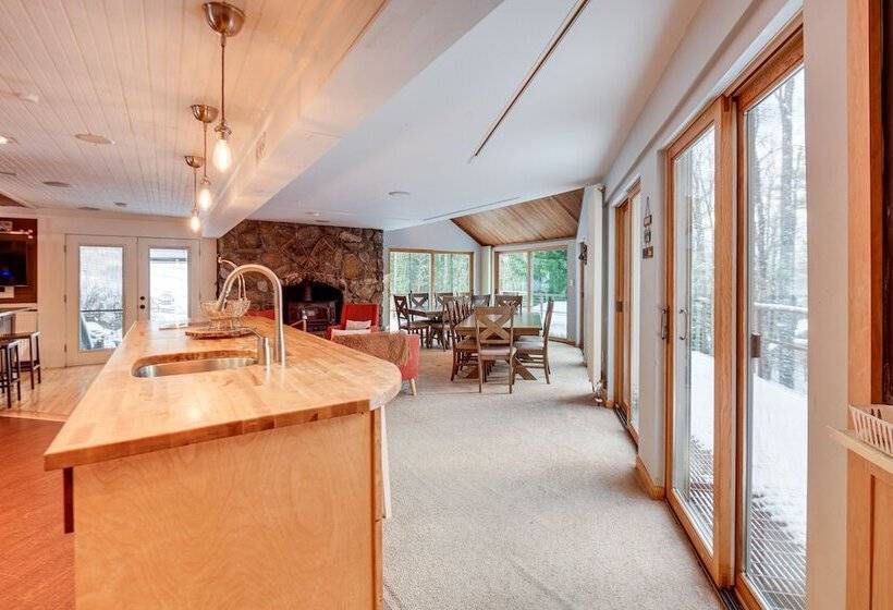 White Mountain Escape W/ Separate In Law Suite!