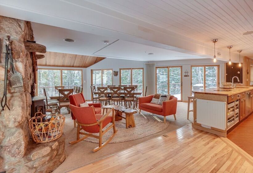 White Mountain Escape W/ Separate In Law Suite!