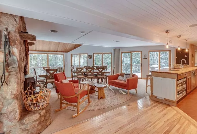 White Mountain Escape W/ Separate In Law Suite!