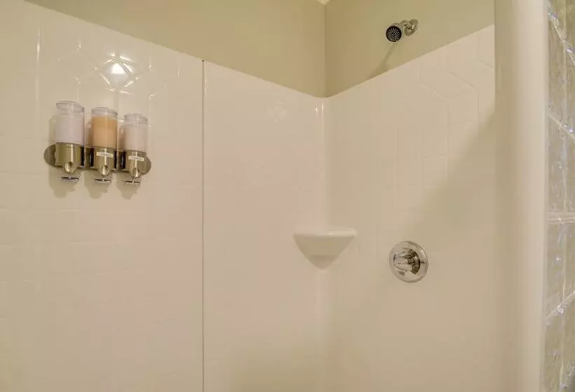 Family Home + Private Hot Tub On Susquehanna River