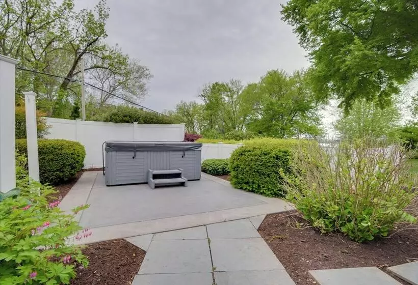 Family Home + Private Hot Tub On Susquehanna River