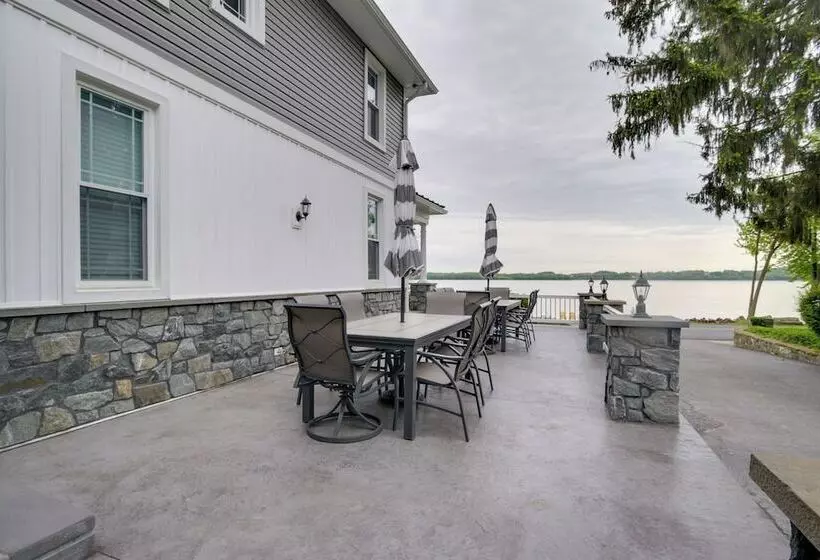 Family Home + Private Hot Tub On Susquehanna River