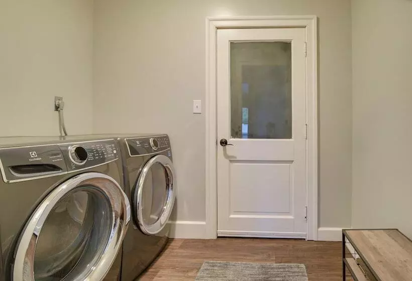 Family Home + Private Hot Tub On Susquehanna River