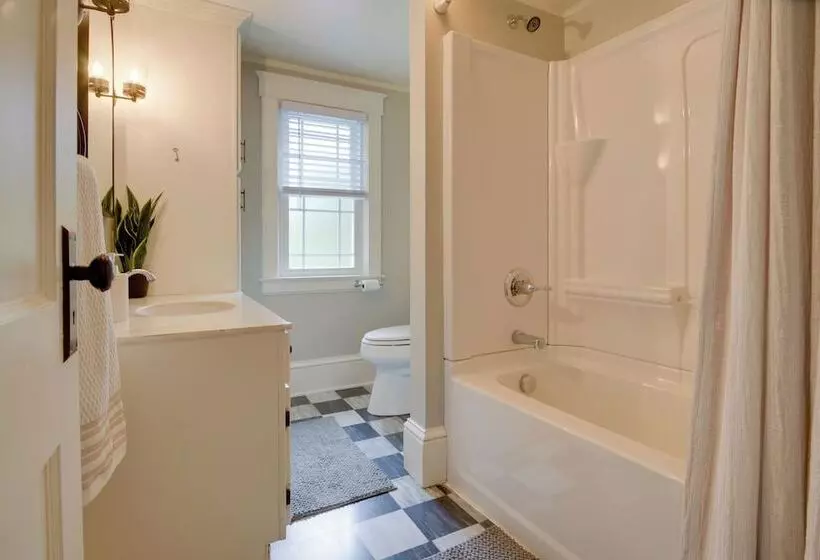 Family Home + Private Hot Tub On Susquehanna River