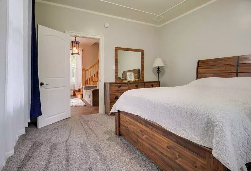 Family Home + Private Hot Tub On Susquehanna River