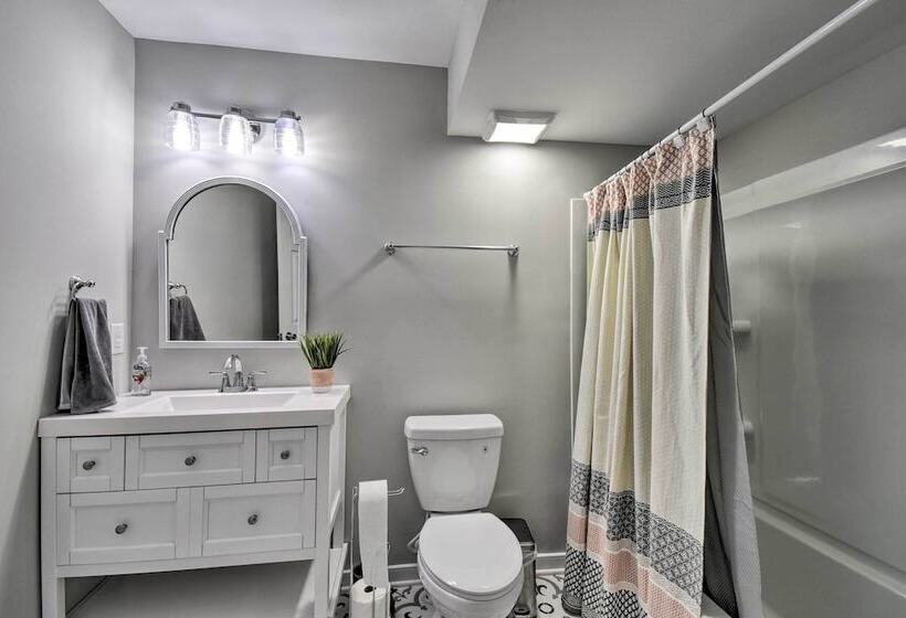 Family Oriented Richmond Home W/ Private Pool